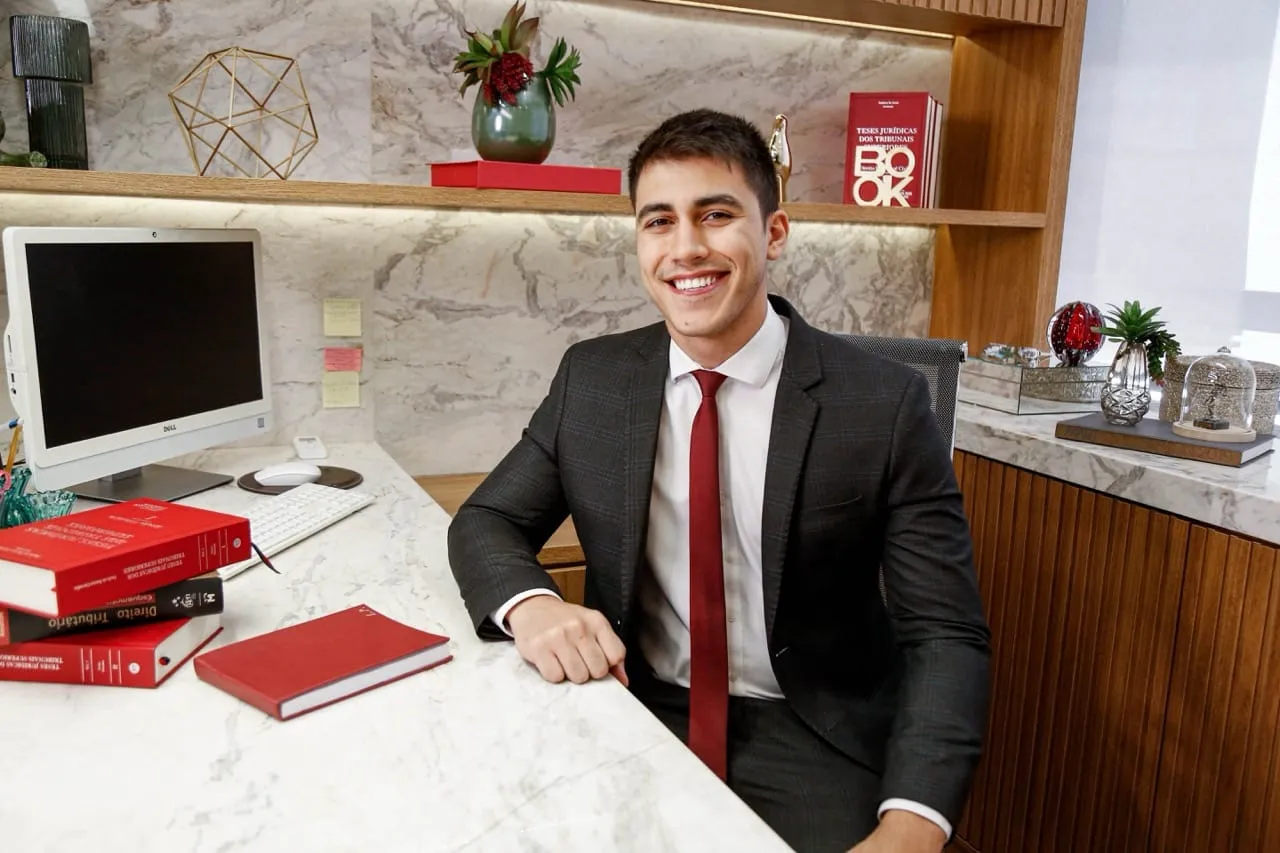 Dr. Leonardo Albuquerque, advogado em Maringá